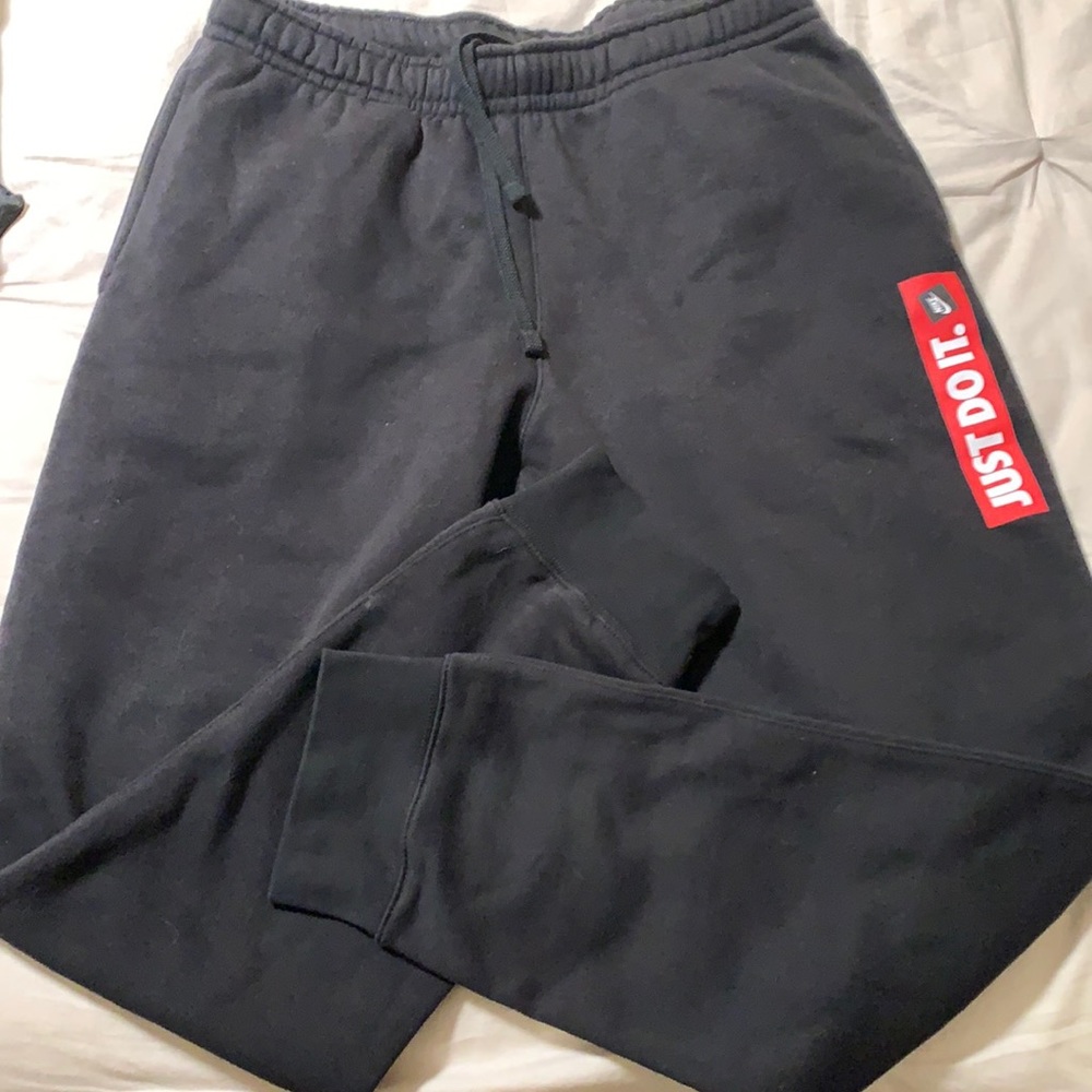Nike sweatpants size medium